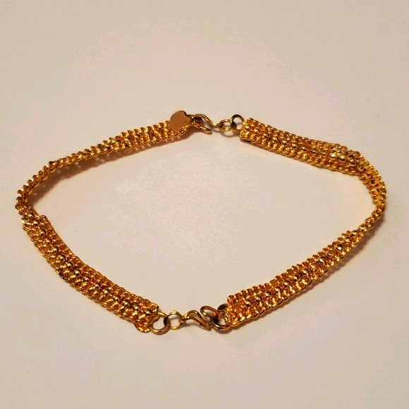 SOLD!! Gold-Toned Chain-link Bracelet w/ Hearts 🔴 - Picture 3 of 8